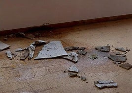 Restos de la caída de un falso techo en dependencias del CADI de San José de Las Longueras (Telde).