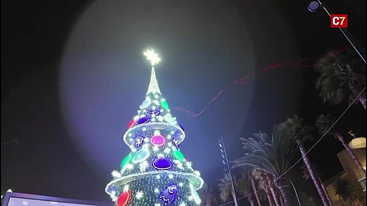 Multitudinario encendido navideño en Las Arenas