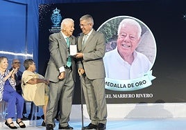 Ángel Marrero (i) recibió el 11 de octubre la medalla de oro de San Bartolomé de Tirajana.
