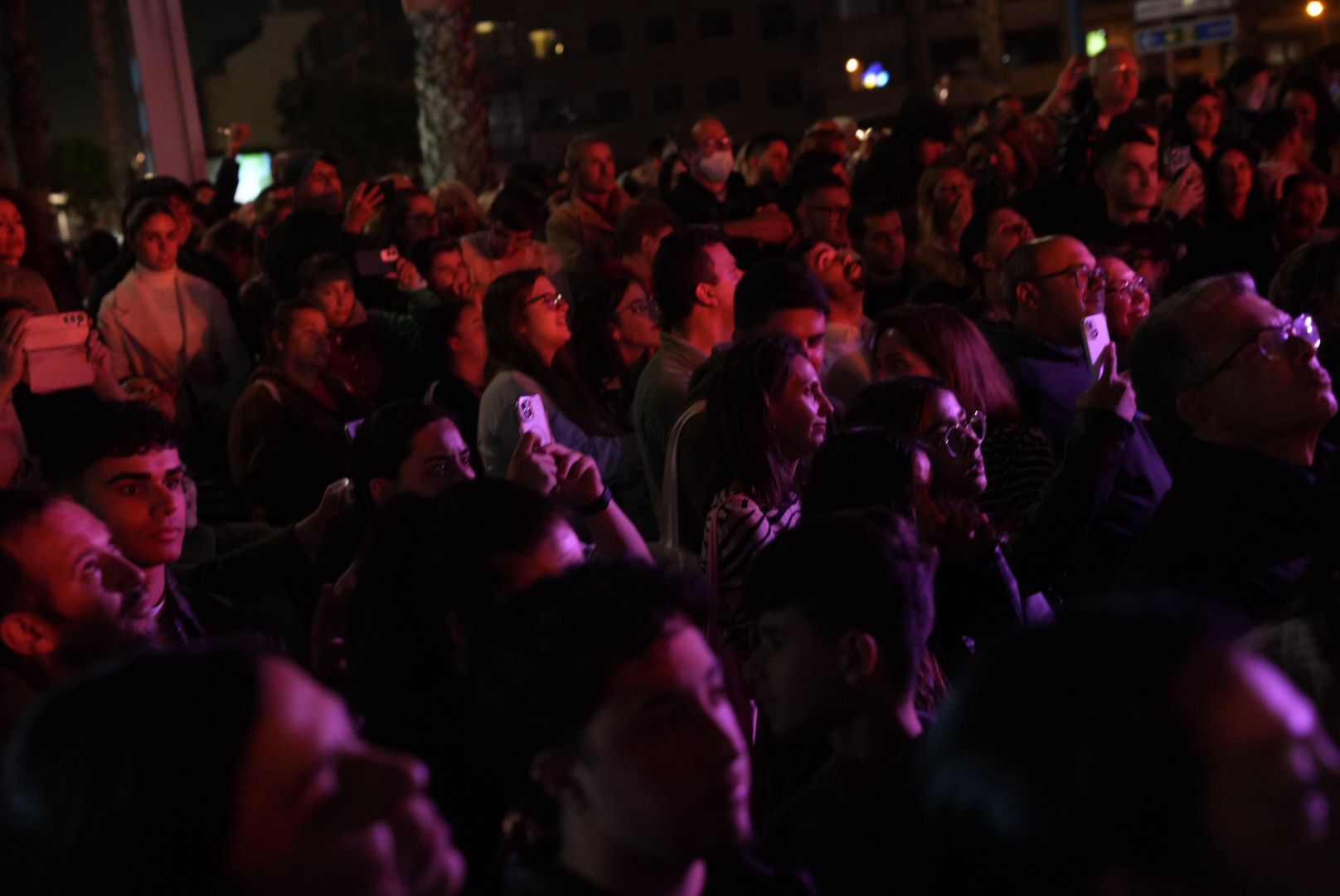 El encendido de las luces de navidad de Las Arenas, en imágenes