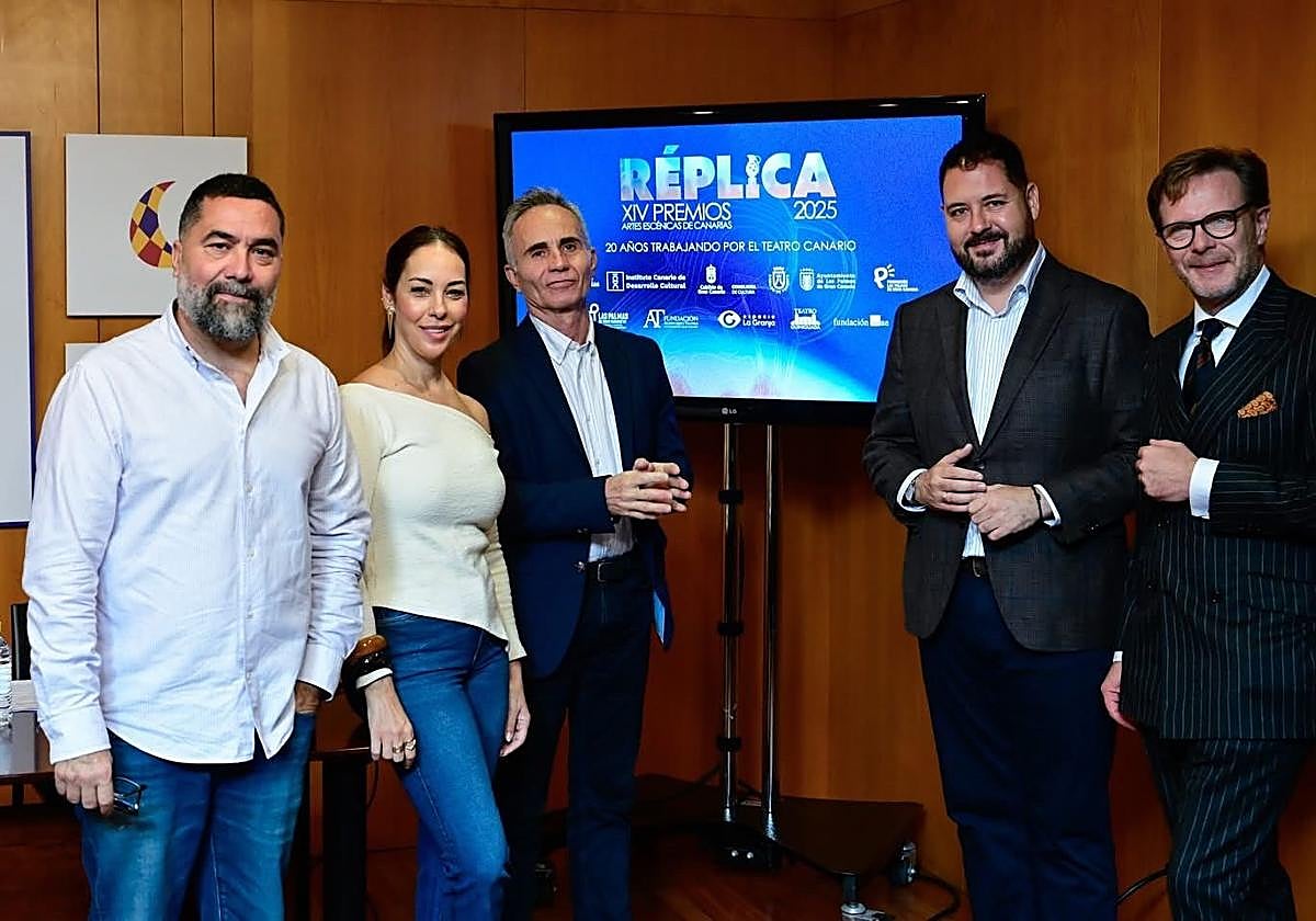 De izquierda a derecha, Israel Reyes, Guacimara Medina, Horacio Umpiérrez, Josué Íñiguez y Tilman Kuttenkeuler, este viernes, en la rueda de prensa del Teatro Cuyás.