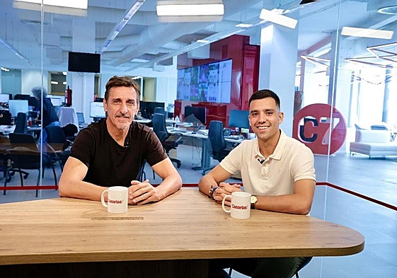 El exportero de la UD Las Palmas, Santi Calvo, junto al periodista de CANARIAS7, Daniel Armas.