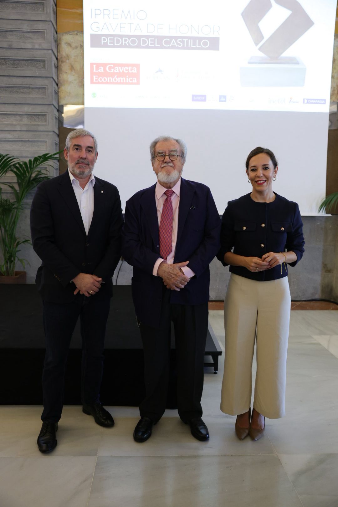 Imágenes de la entrega del I Premio Gaveta de Honor a Pedro del Castillo