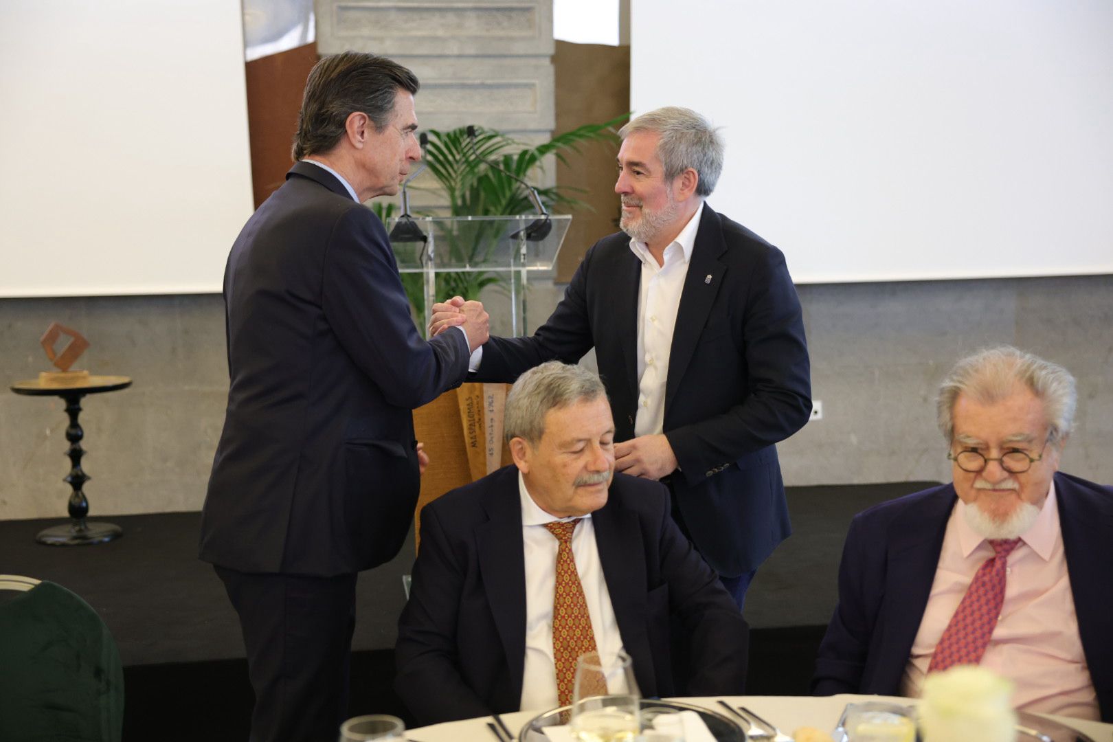 Imágenes de la entrega del I Premio Gaveta de Honor a Pedro del Castillo