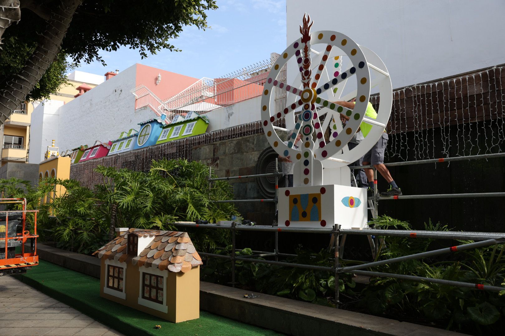 Los preparativos de Gáldar para iluminar la Navidad, en imágenes