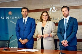 Beatriz Calzada, el director de Minerva Las Palmas, Pablo Sansó, y el CEO de Minerva Bunkering, Tyler Williams Baron.