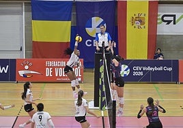 Acción ofensviva del Heidelberg en el partido ante el Voluntari.