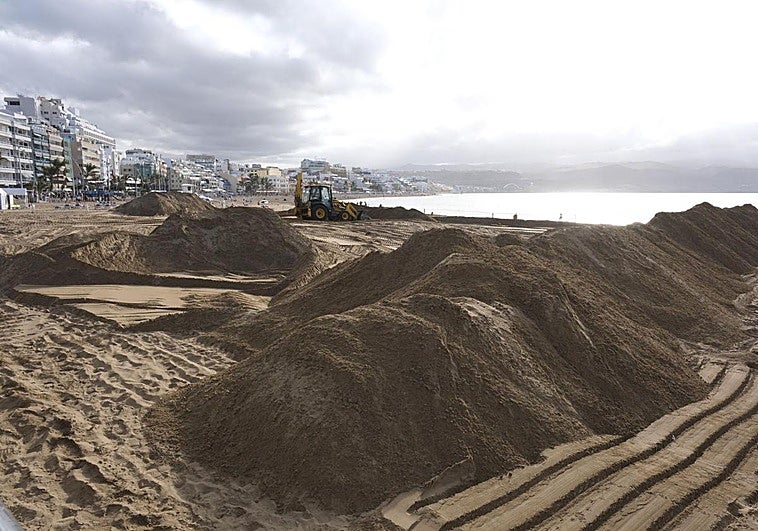 Primeros trabajos en Las Canteras, este martes.