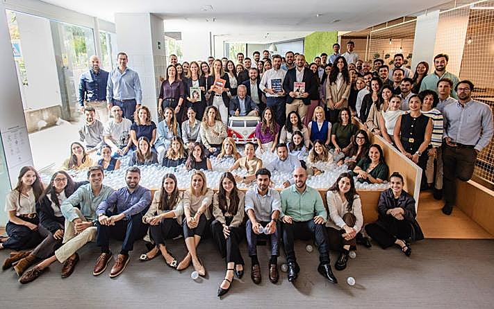 Imagen secundaria 2 - 1. Exposición de Volkswagen en el concesionario Domingo Alonso Gran Canaria. 2. Nuevo concesionario Volkswagen, inaugurado por el nuevo importador y distribuidor de la marca alemana en Panamá, Domingo Alonso Panamá. 3. Domingo Alonso Group, incluido por cuarto año consecutivo en la lista Forbes de 'Las 100 Mejores Empresas para Trabajar en España'.