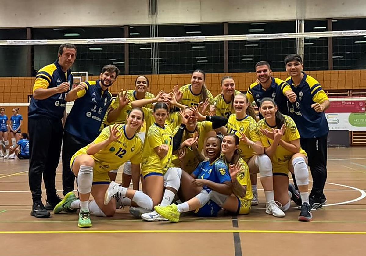 El grupo grancanario celebra su triunfo tras la victoria.