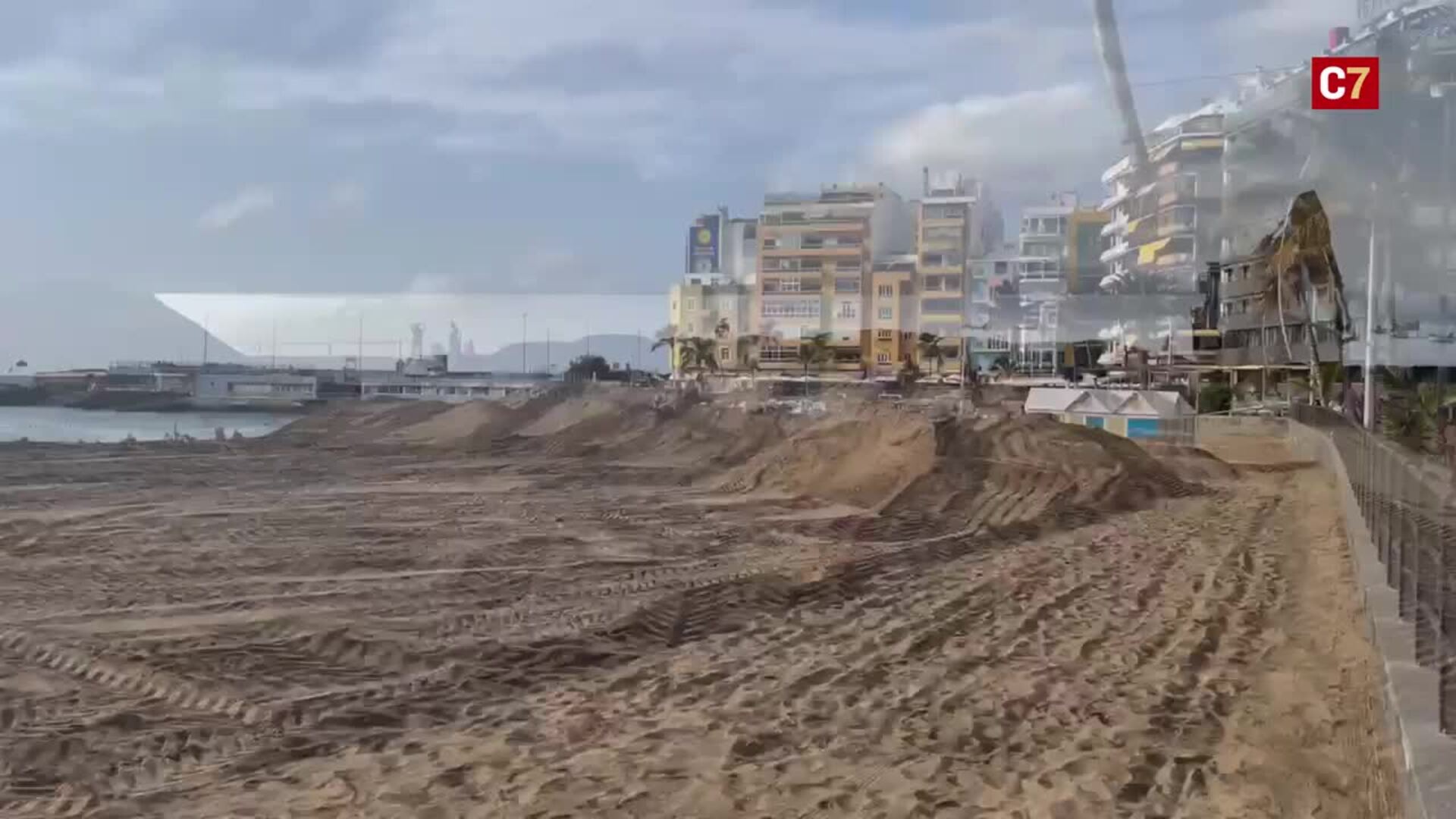 Primeros trabajos en Las Canteras para la elaboración del belén de arena