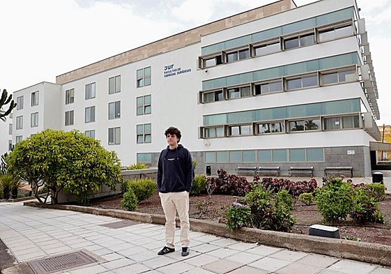 Imagen de uno de los estudiantes desalojados en la mañana de este jueves.