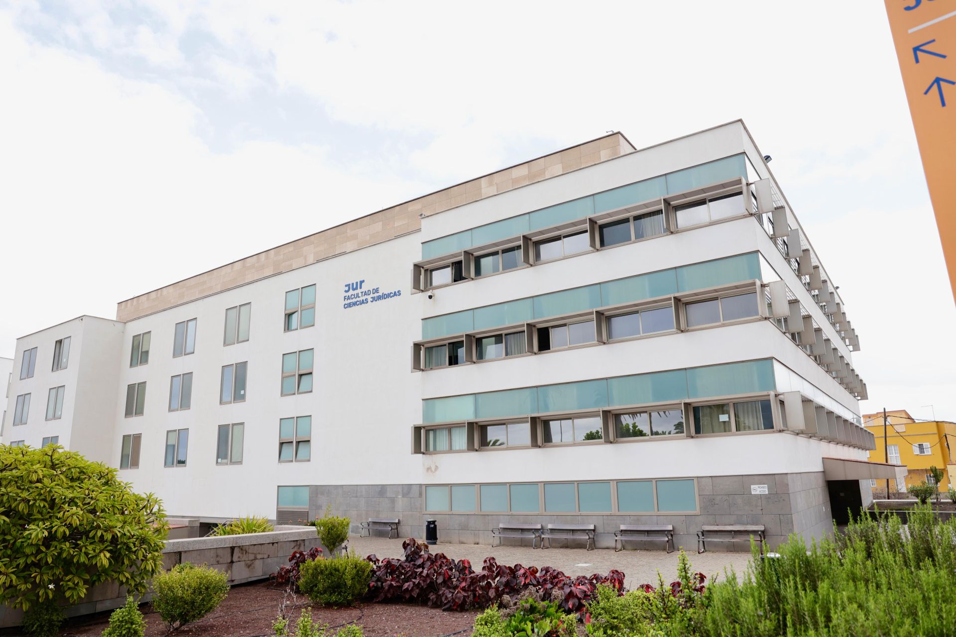 Las imágenes de la ULPGC tras el correo de amenaza terrorista