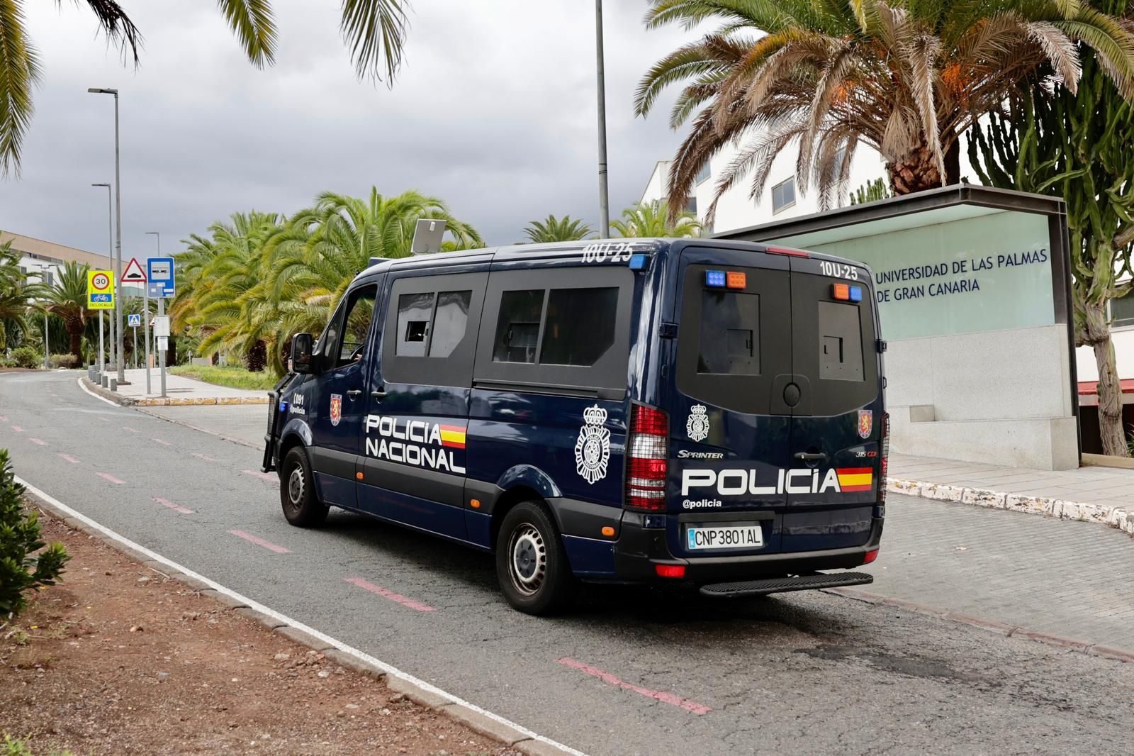 Las imágenes de la ULPGC tras el correo de amenaza terrorista