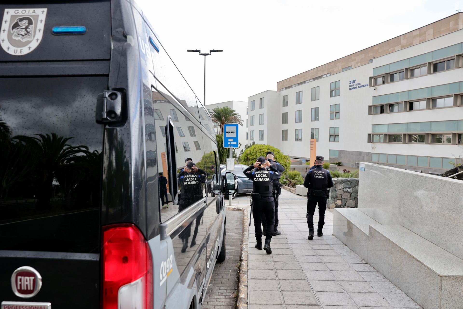 Las imágenes de la ULPGC tras el correo de amenaza terrorista