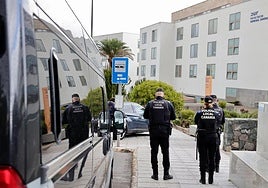 Las imágenes de la ULPGC tras el correo de amenaza terrorista