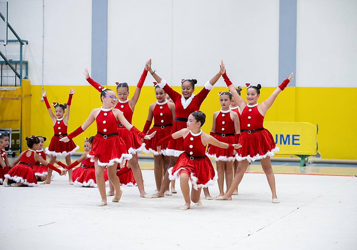 Imagen principal - Las gimnastas del CD Elegua y el Festival Nocturno de Telde, protagonistas de la jornada inaugural del 63º Blume Gran Canaria