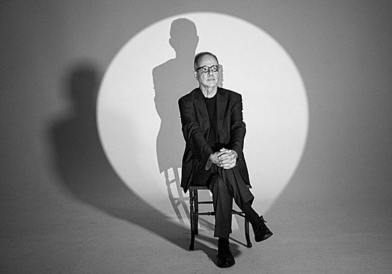 Imagen promocional del pianista y compositor portugués Rodrigo Leão.