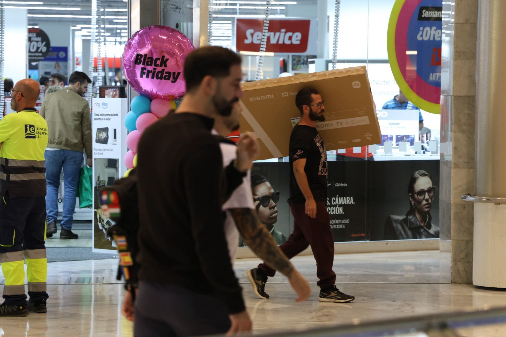 Imágenes de las compras por el Black Friday en zonas comerciales de Las Palmas de Gran Canaria