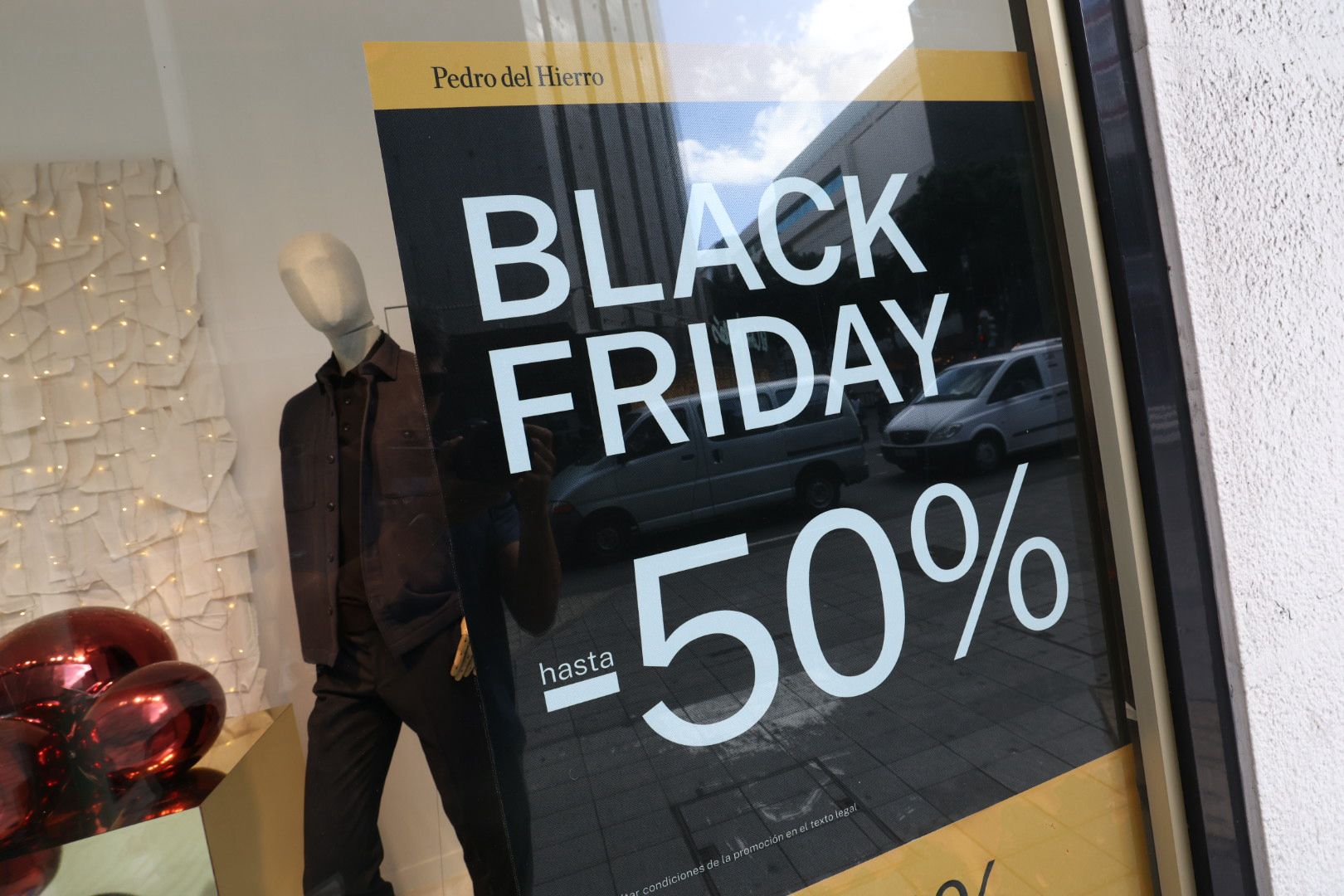 Imágenes de las compras por el Black Friday en zonas comerciales de Las Palmas de Gran Canaria