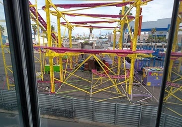 Críticas a la feria navideña: «Si sale un vagón disparado, me entra por la ventana»