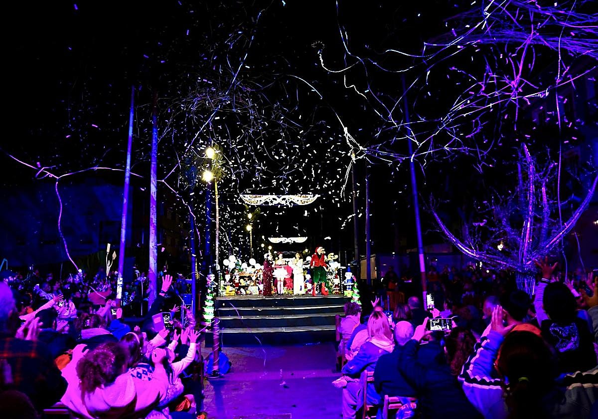 Acto de encendido en la zona comercial de Vecindario.
