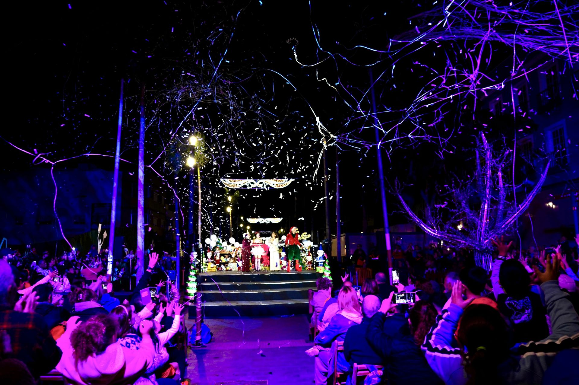 Encendido de la iluminación navideña en Vecindario