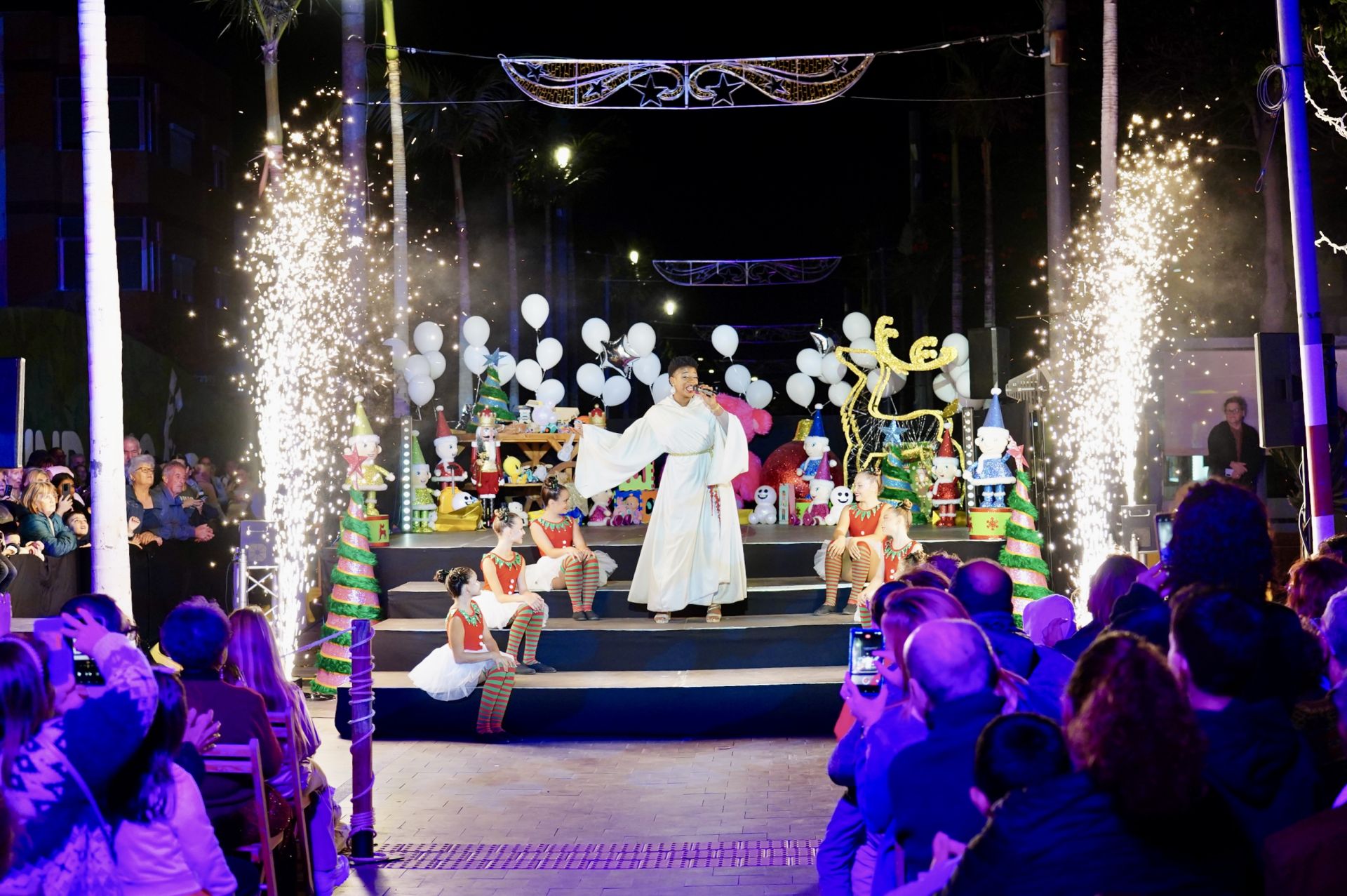 Encendido de la iluminación navideña en Vecindario