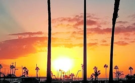 Amanecer desde la Avenida Marítima en Las Palmas de Gran Canaria.
