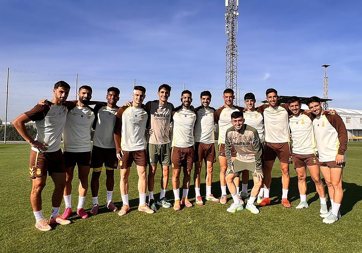 La plantilla amarilla entrenó en la Ciudad Deportiva José Manuel Llaneza con la presencia de dos viejos conocidos de la afición amarilla: Moleiro y Sergi Cardona.