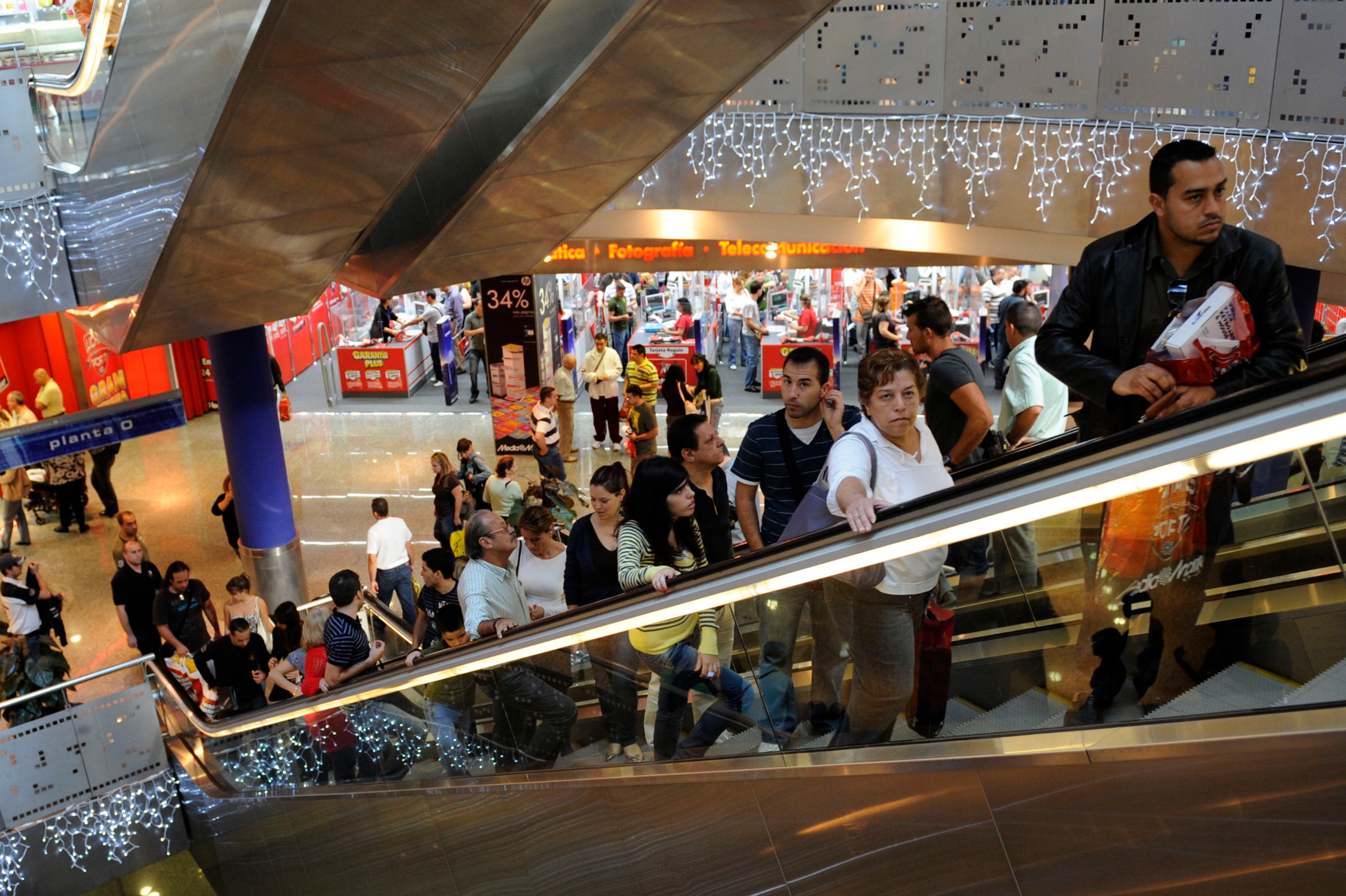 Imagen de archivo de un centro comercial en plena campaña navideña.