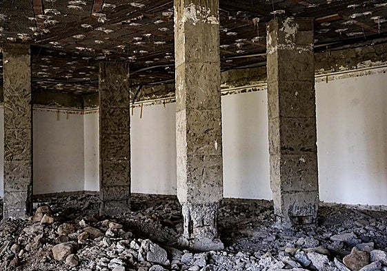 Vista de las armaduras de los pilares que han quedado al descubierto.