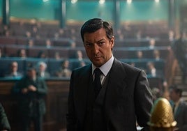 Álvaro Morte, en el papel de Adolfo Suárez, uno de los protagonistas de 'Anatomía de un instante'.