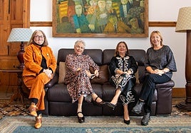 Parte de las integrantes del club de lectura La Trapera, en el Gabinete Literario.