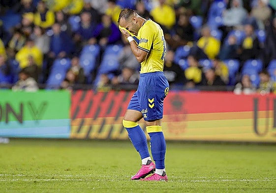 Jesé se lamenta tras una acción.