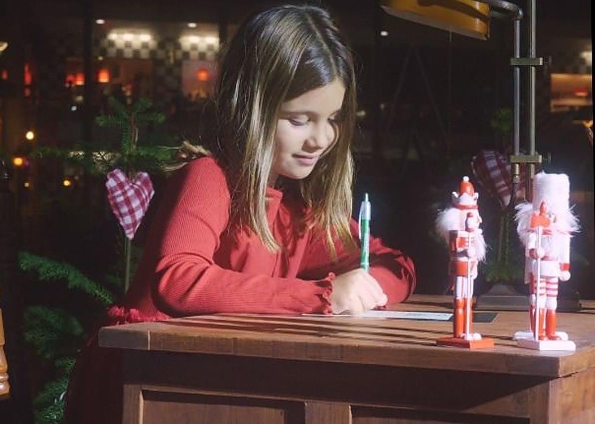 Imagen secundaria 1 - Las Ramblas Centro enciende la Navidad con un mensaje que invita a reflexionar: «Más amor, más tiempo, más hogar»