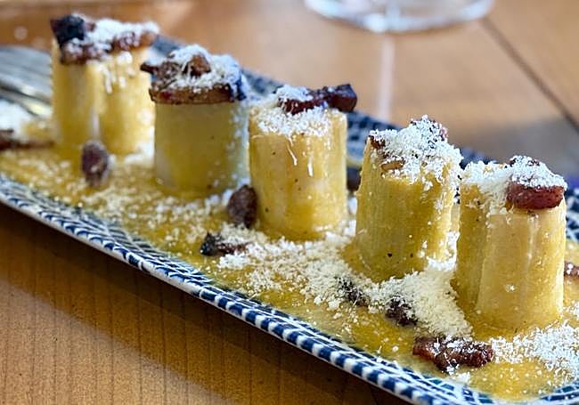 Puerros a la carbonara de Karbón Kale