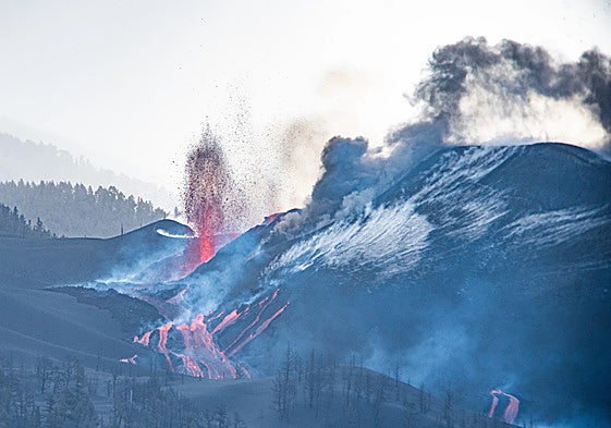 Imagen de la erupción del volcán Tajogaite.