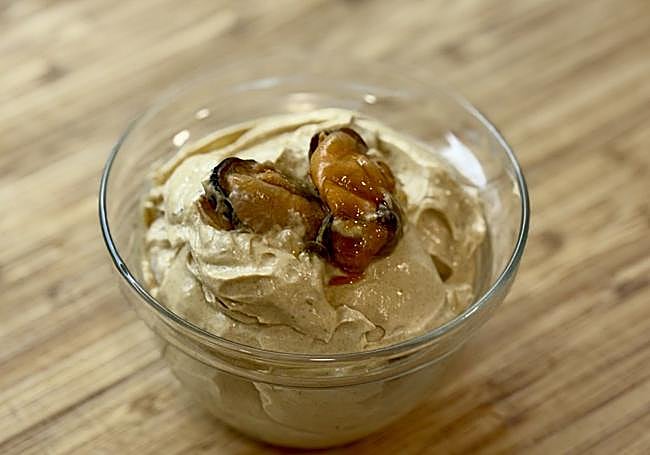 Decoramos con unos mejillones enteros