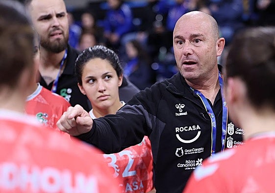Carlos Herrera deja de ser entrenador del Rocasa Gran Canaria por motivos personales.