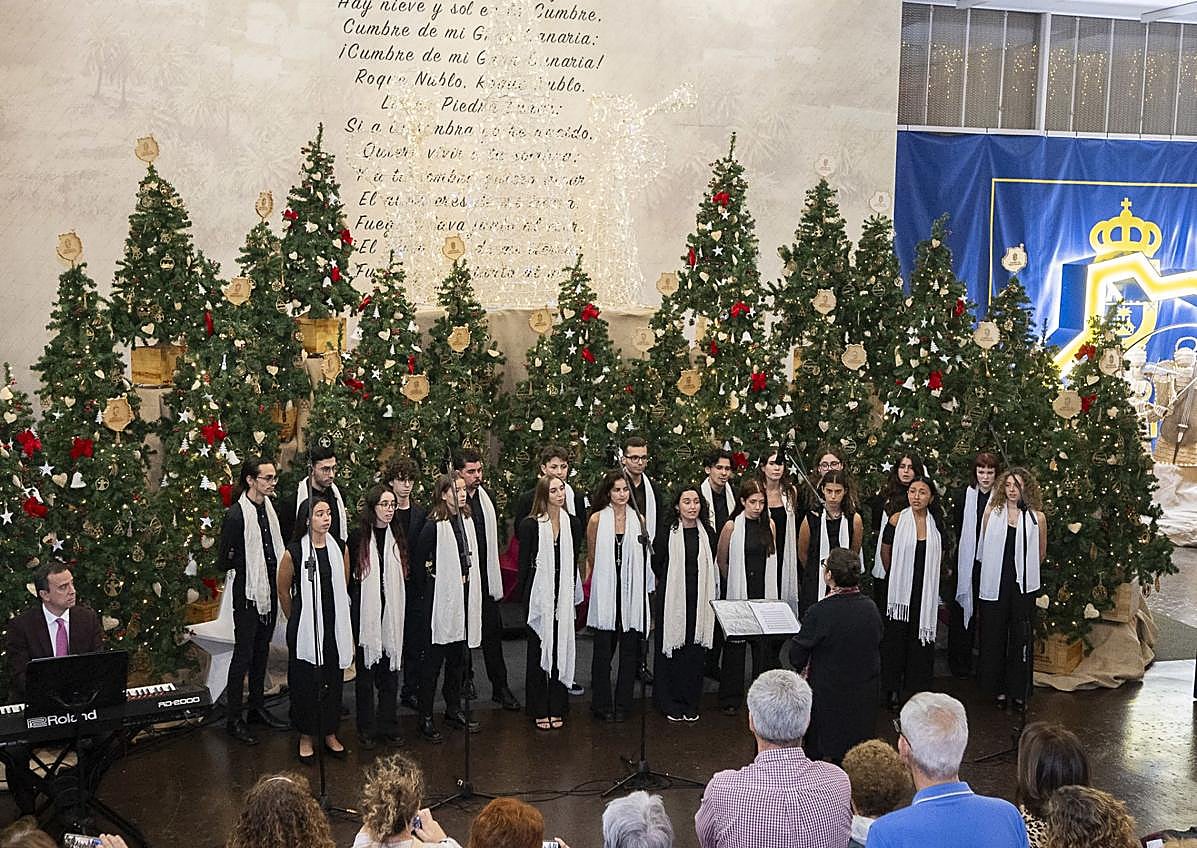 Imagen secundaria 1 - El Cabildo estrena su belén y un villancico, &#039;Gran Canaria, Isla Navidad&#039;