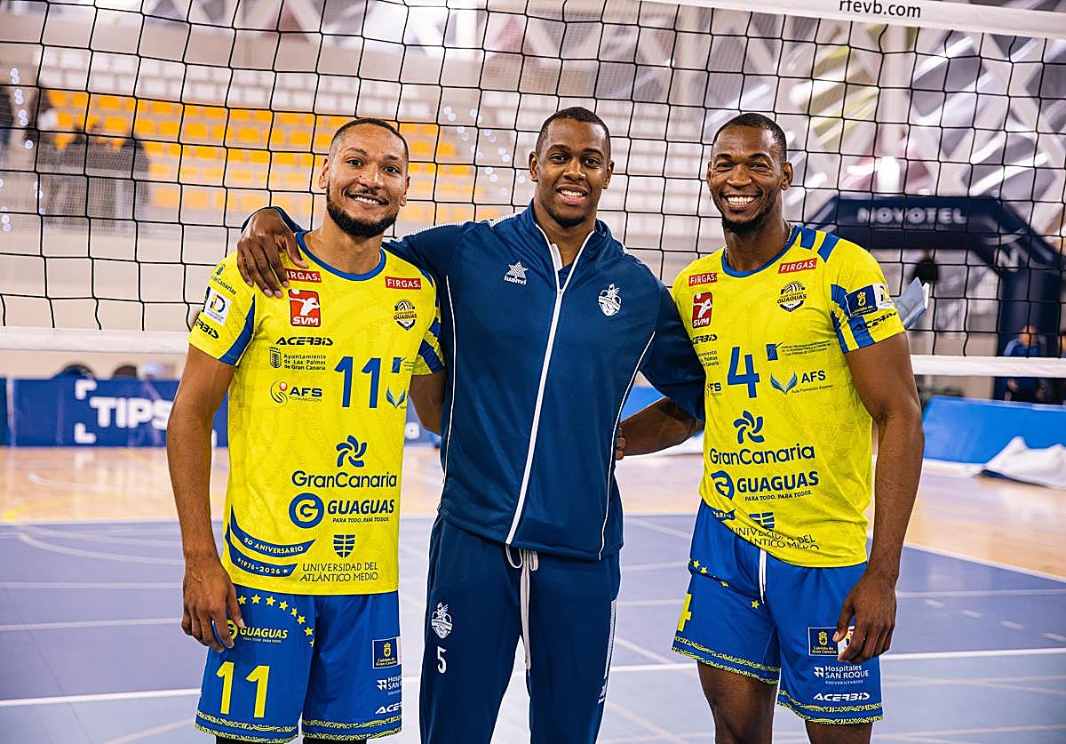 Tres amarillos de Cabo Verde. En el partido liguero disputado en Valencia se encontraron Augusto Colito, Manu Furtado, ahora en el Conqueridor, y que militó en el Guaguas, y Hélder Spencer. 