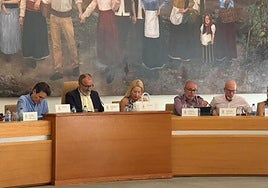 Imagen de archivo de un pleno municipal, con el alcalde, Francisco García, y la interventora.