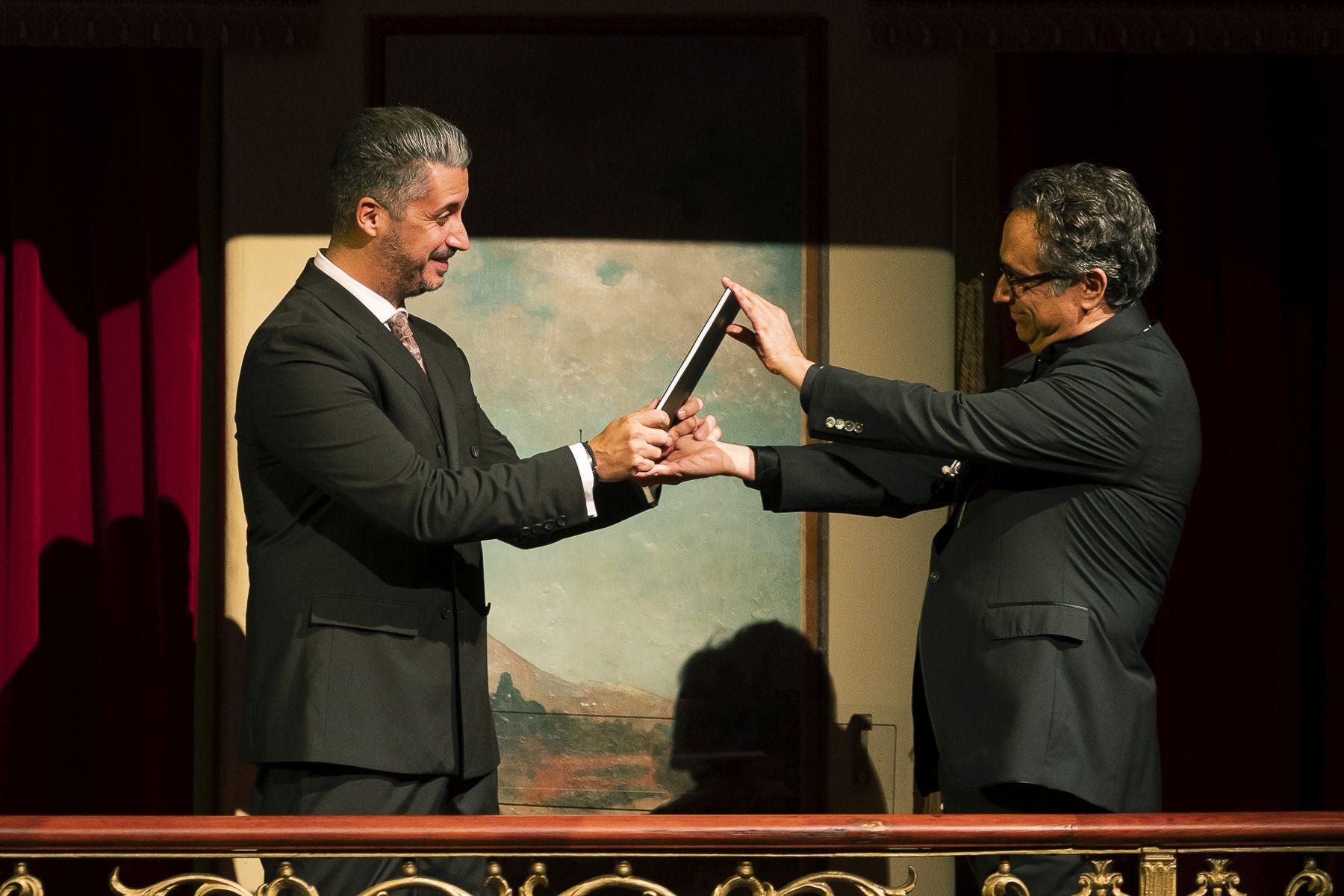 Imagen secundaria 1 - La Laguna clausura su 25 aniversario con una ceremonia emotiva e innovadora en el Teatro Leal