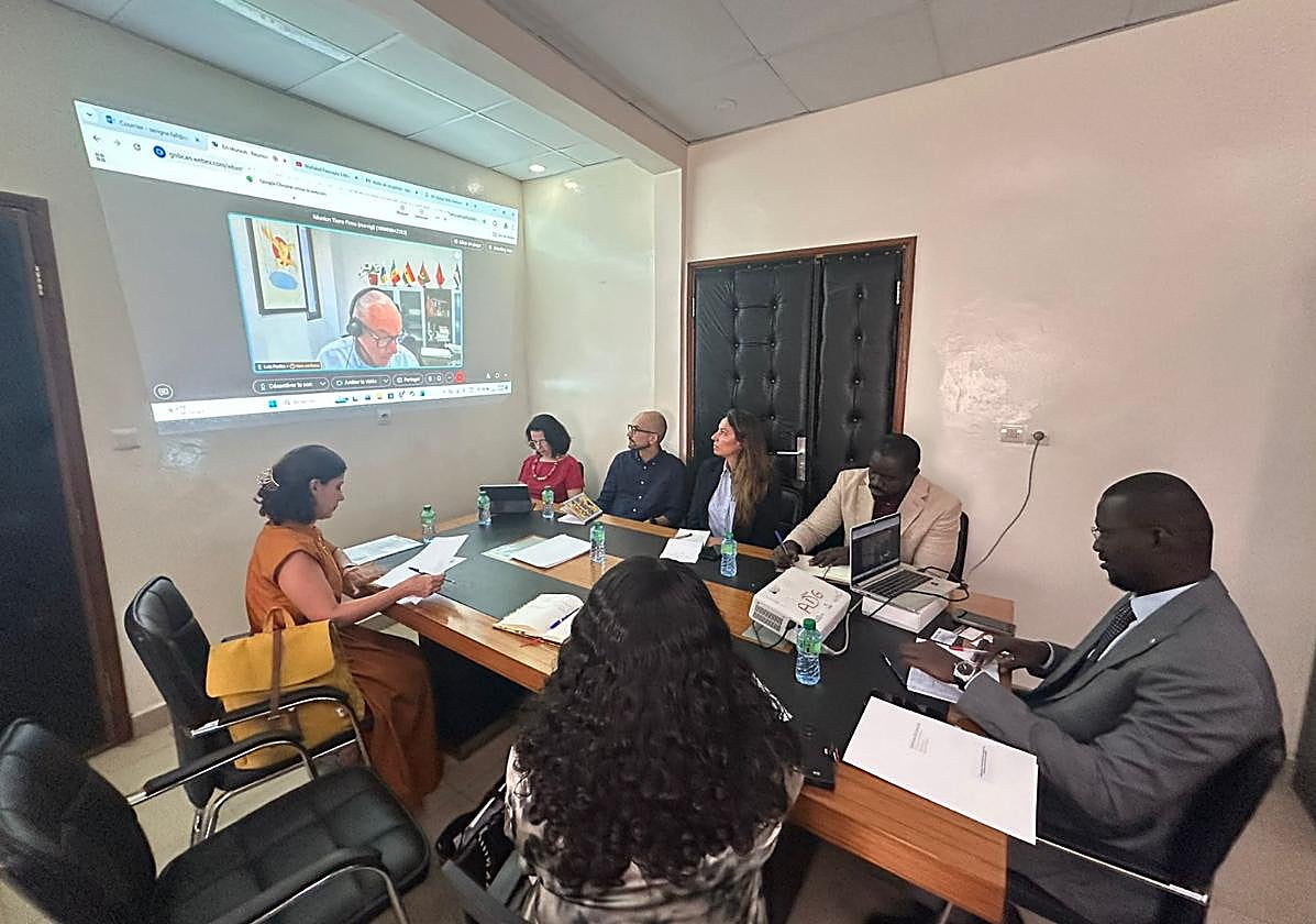 Imagen de una reunión de Tierra Firme en Senegal.