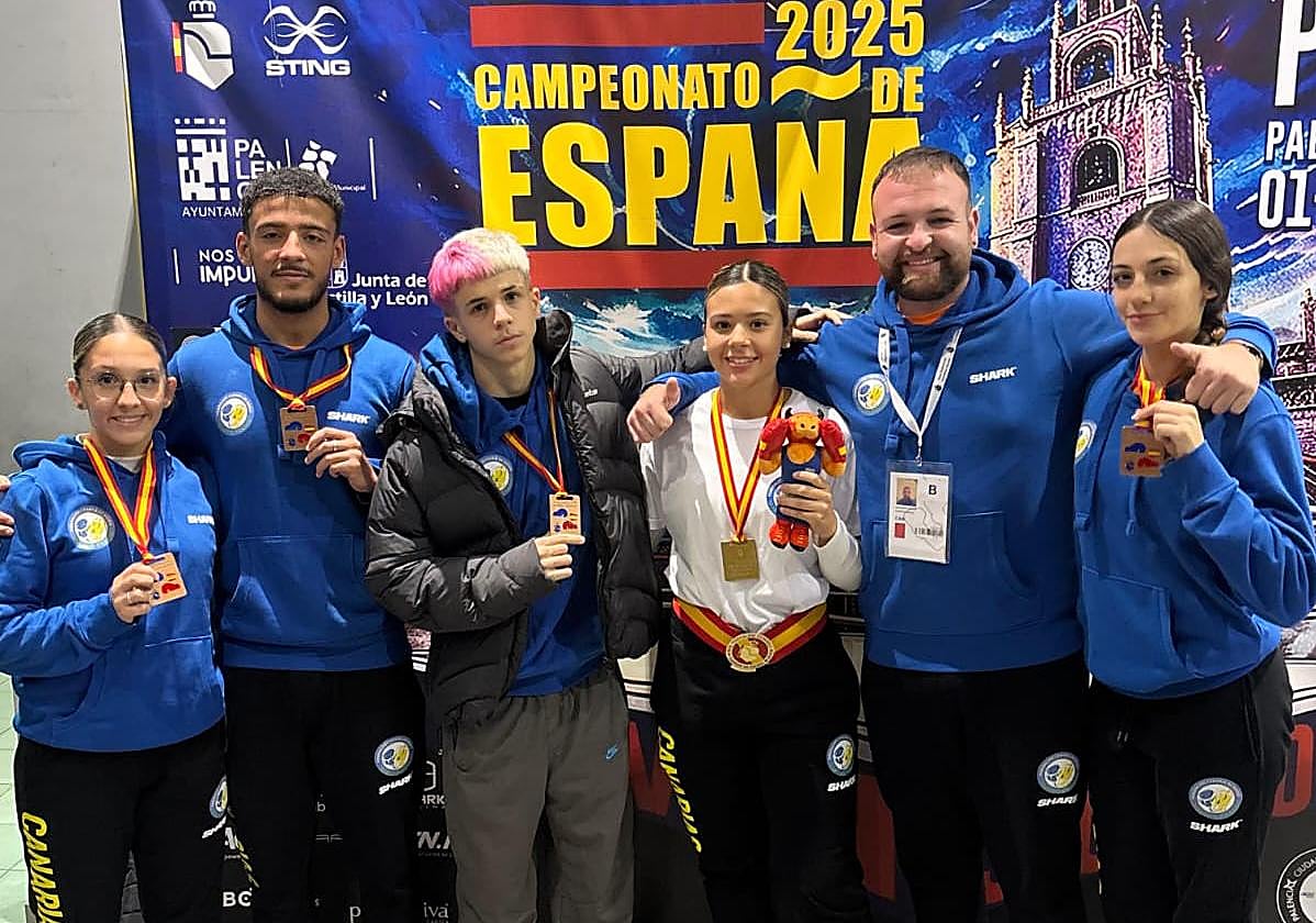 Los miembros del Team Castro premiados con sus respectivos metales en la cita palentina.