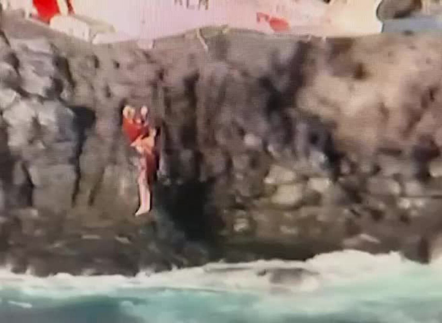 Tragedia en Los Gigantes: así fue el rescate del helicóptero en las piscinas naturales de la costa de Los Gigantes