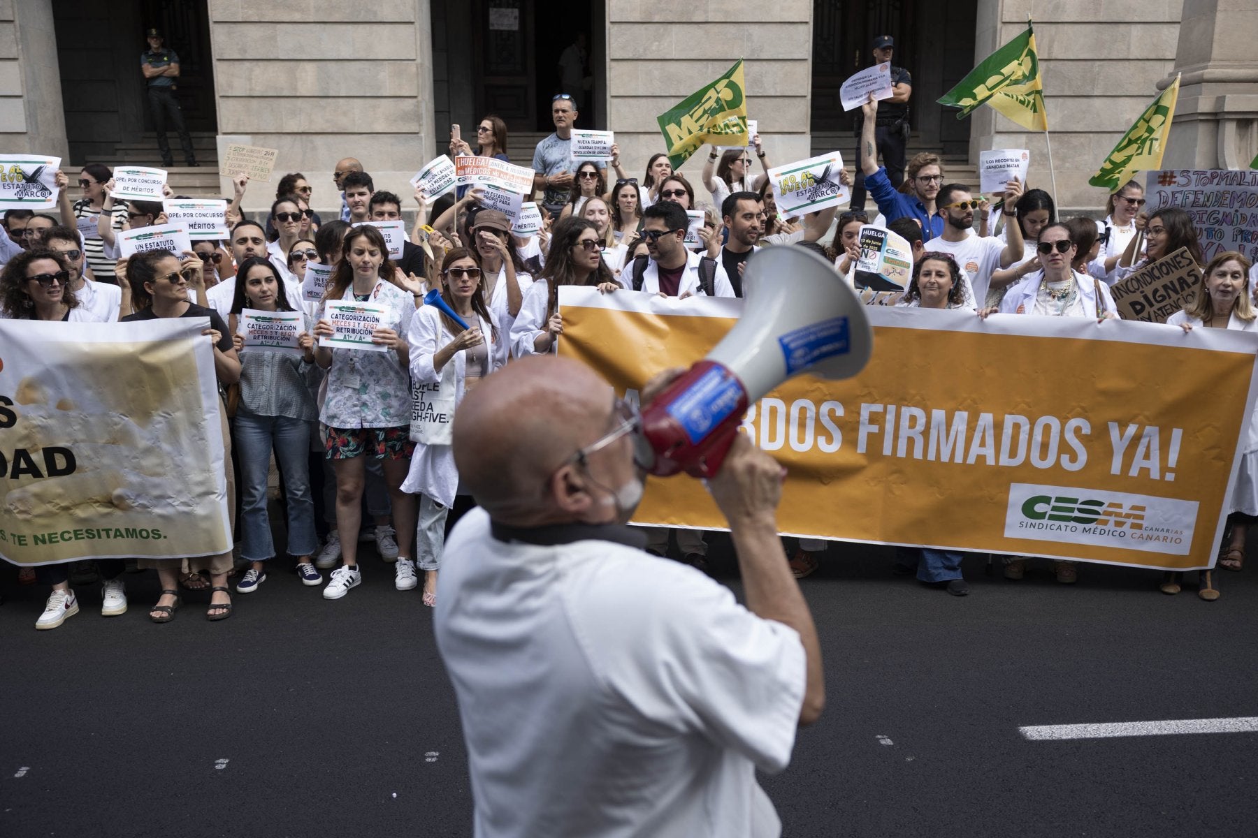 Concentración en junio de este año durante la huelga médica convocada por un estatuto marco propio.