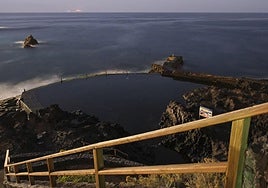 La piscina natural de Los Gigantes estaba precintada y vallada por peligro de oleaje