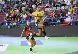 El Rocasa Gran Canaria remonta el derbi canario y cierra el año con su séptima victoria consecutiva (25-21)